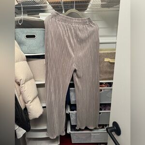 Pleated Wide-Leg Women's Pants in Taupe